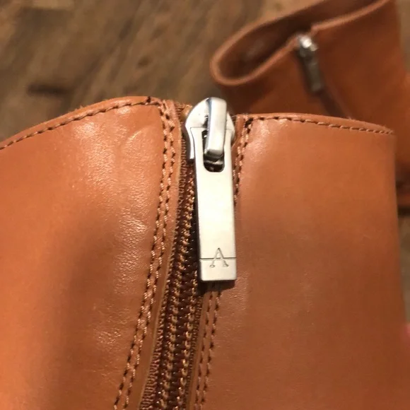 AQUATALIA Palmer women pointed ankle hidden wedge boots color tan FITS LIKE sz 9 - Picture 12 of 14